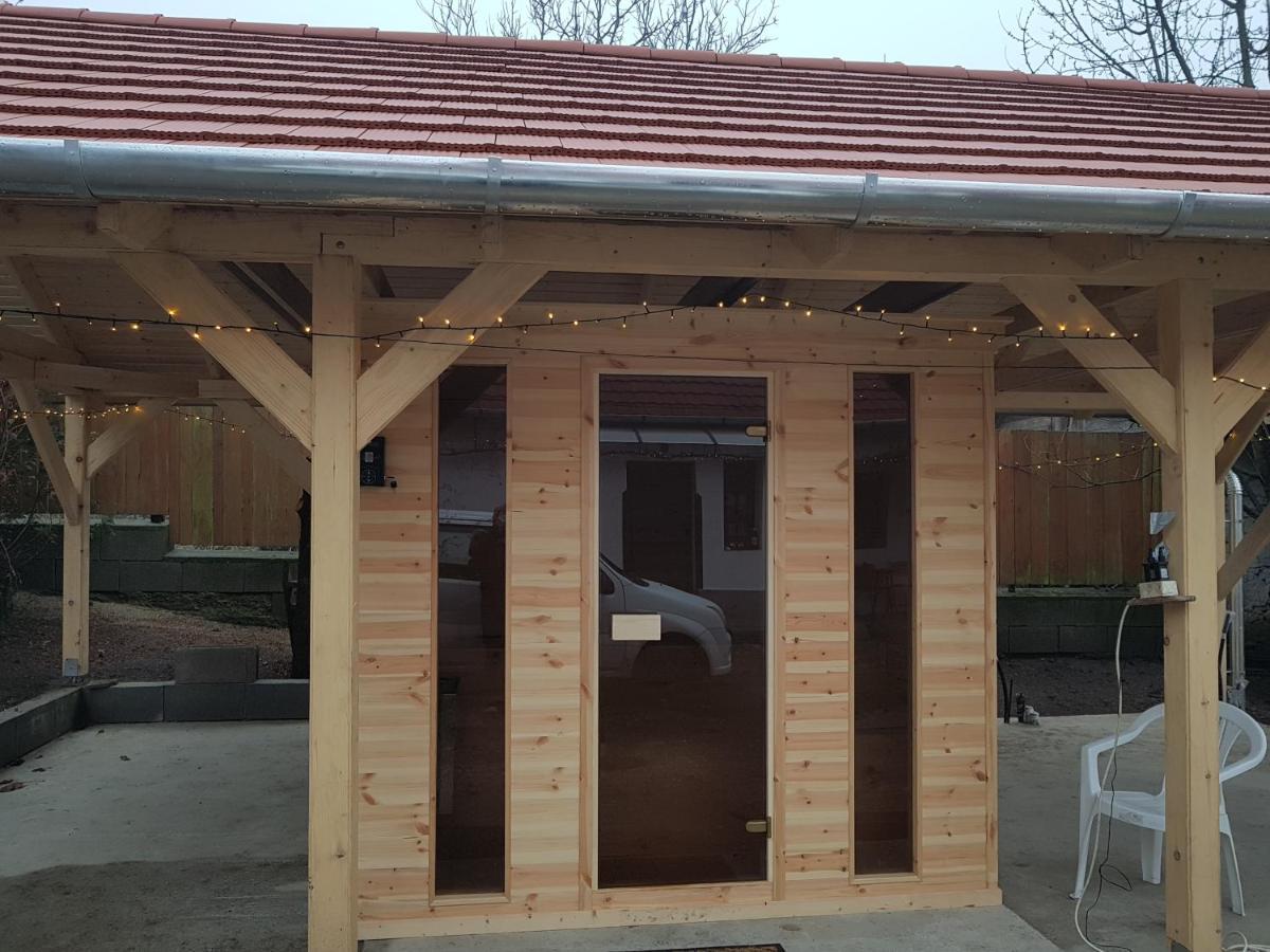 Cseresznyés Vendégház Szomolya Exterior foto