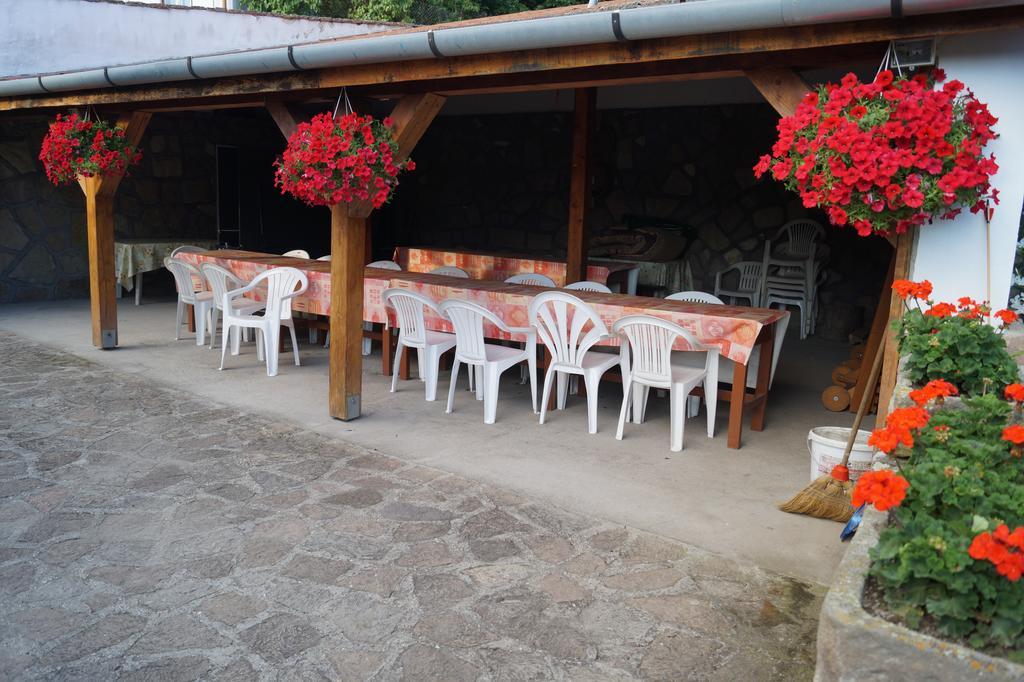 Cseresznyés Vendégház Szomolya Exterior foto